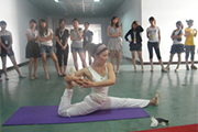 境界瑜伽走进青峰--青峰商学院第四次财富培训现场报道
